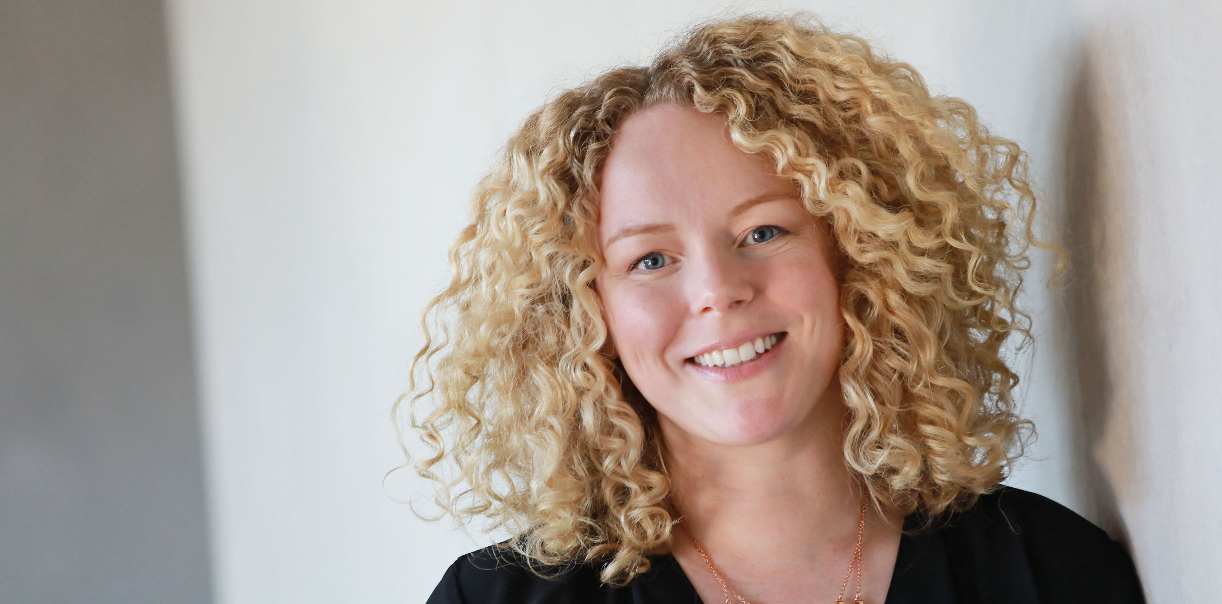 Bondy in the spotlight alumna Caroline of Netflix Bond